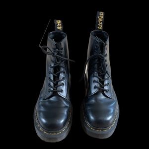 Excellent Condition Doc Martens Women’s SIZE 8 Platform Boots